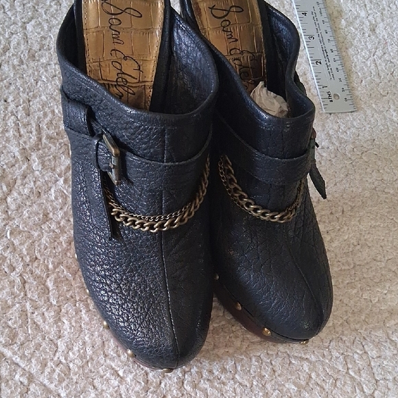 New Sam Edelman Black Leather Clogs with Chain and Buckle - Picture 5 of 5